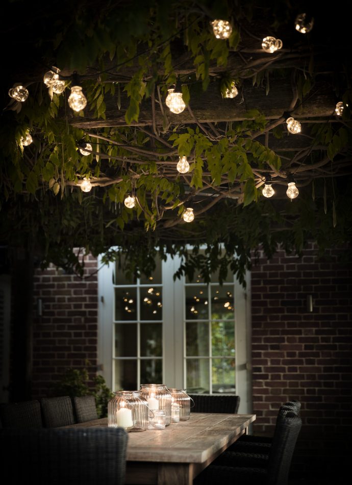 Outdoor festoon lights