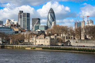 London's historical pubs, churches and landmark buildings