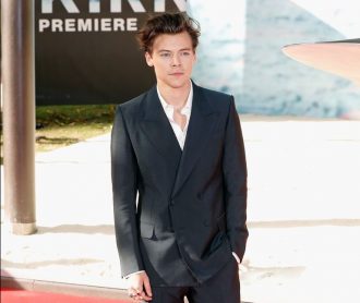 How To Wear Your Suit Like A Pro - Harry Styles’ Gucci Suit at the Dunkirk Premiere