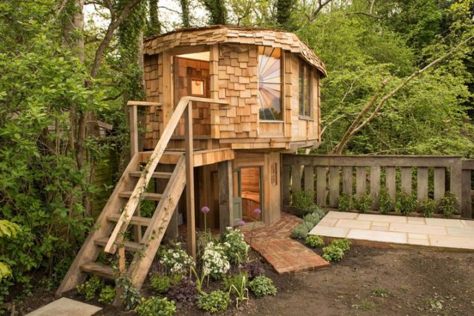 Shed Of The Year 2017 - CABIN AND SUMMERHOUSE WINNER AND OVERALL SHED OF THE YEAR 2017 WINNER: Mushroom House – owned by Ben Swanborough in Surrey - Image Via House Beautiful - By Cuprinal